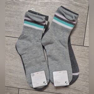 Lot Of 2 Ladies Mid-Crew Gray and Dark Gray Socks Set. Shoe Size 4-10